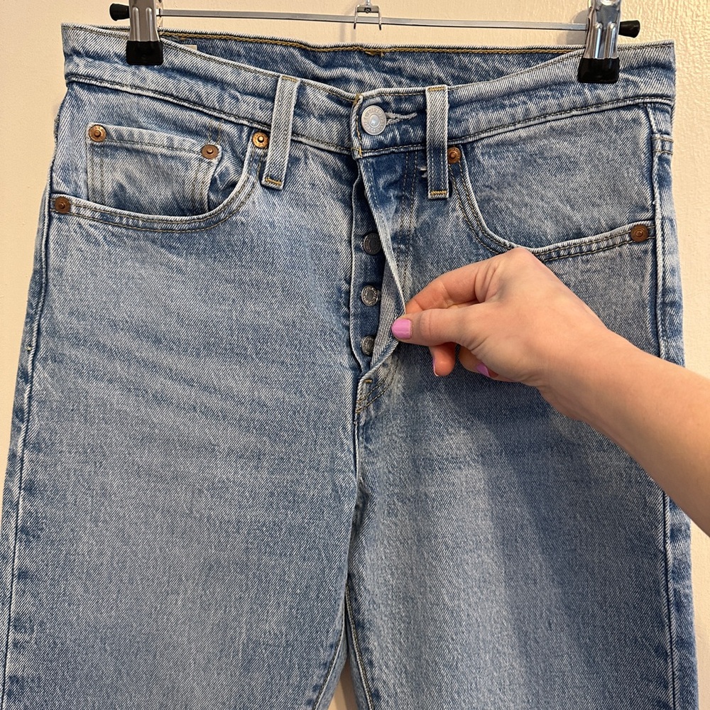 Levi’s 501 Skinny jeans in light wash 26 waist 30 length